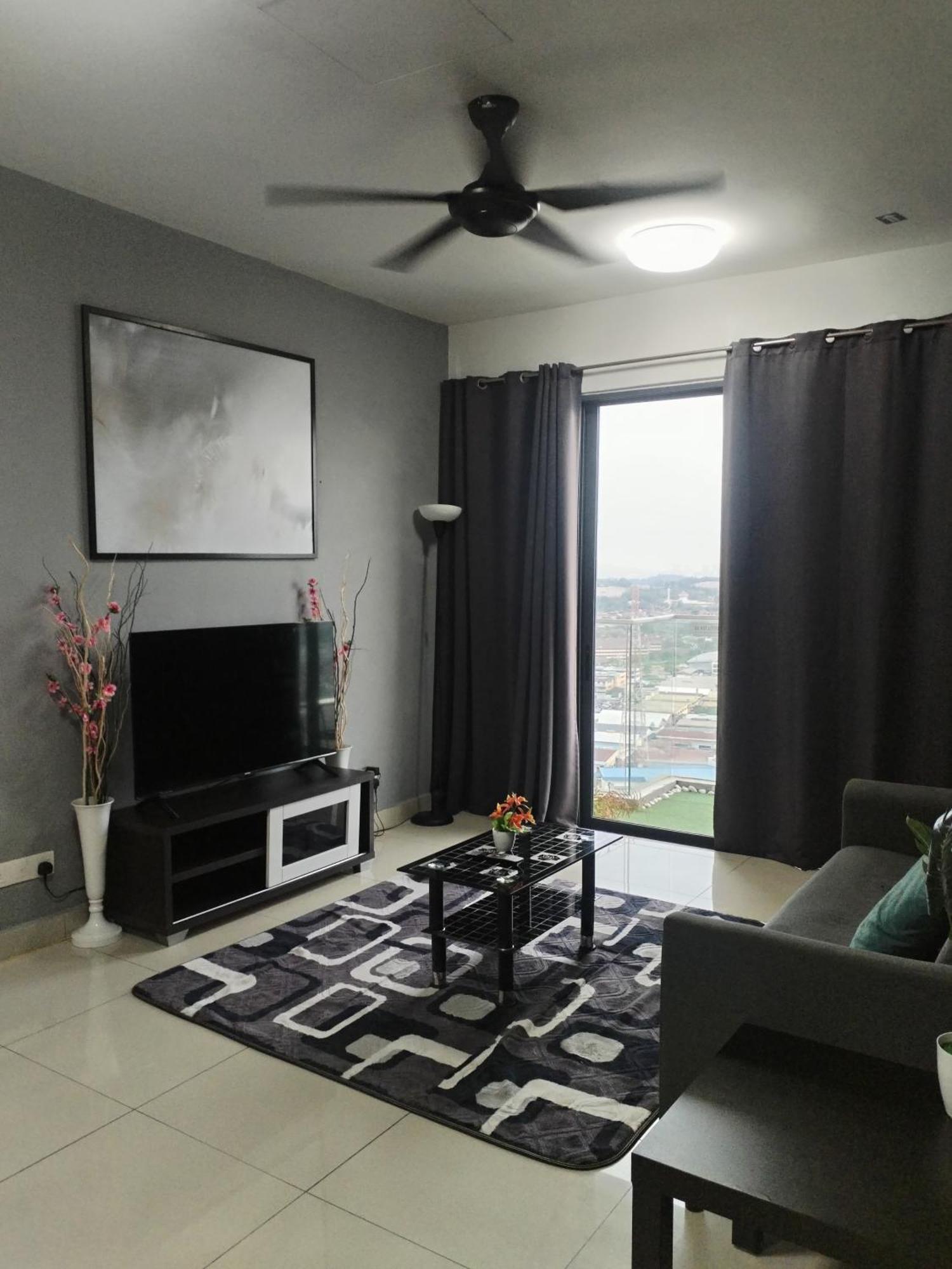 The Family Homestay@Univ360 Place,Serdang Seri Kembangan Luaran gambar